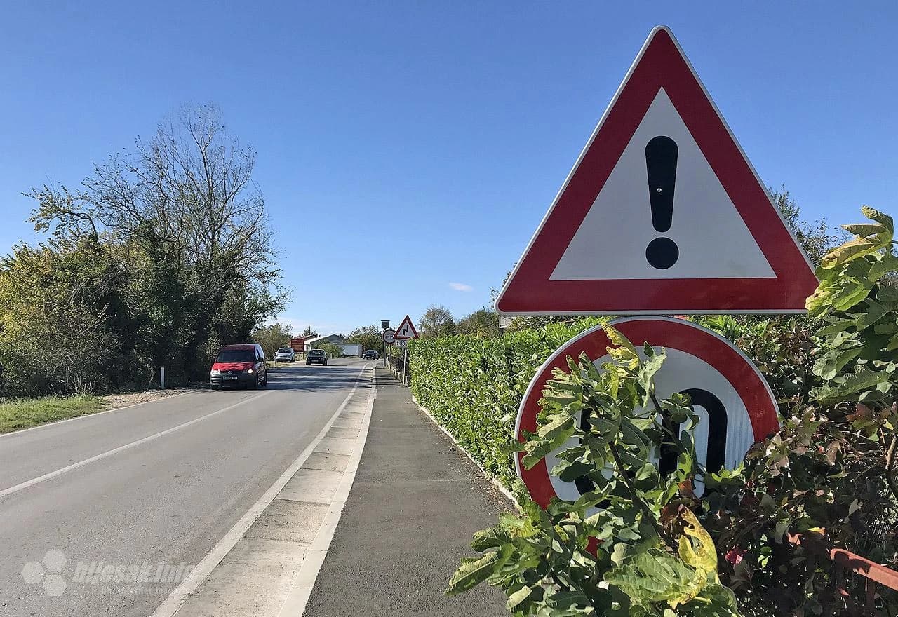 Prometni znak ''pojela'' smokva