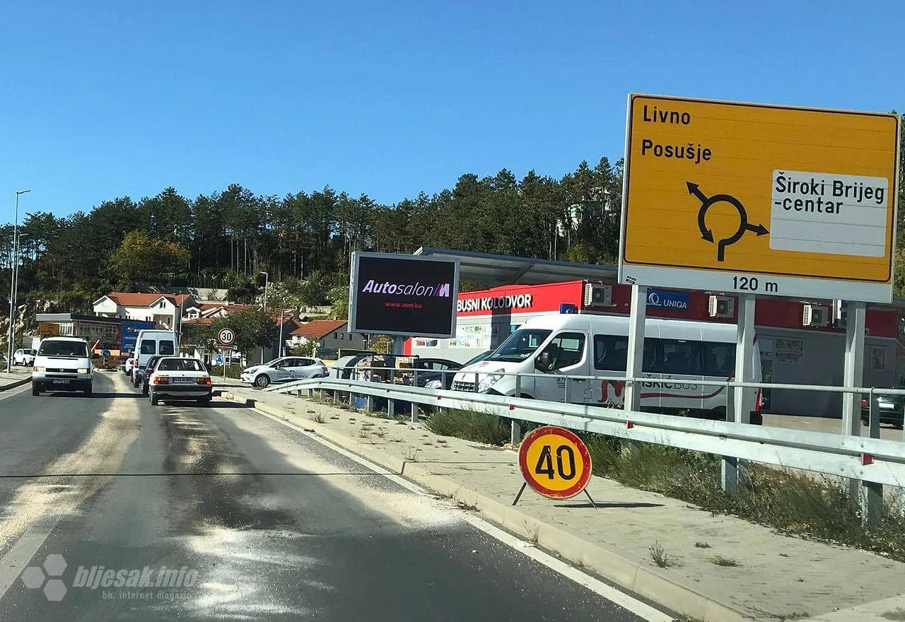 Ulje na cesti kod autobusnog kolodvora u Širokom Brijegu