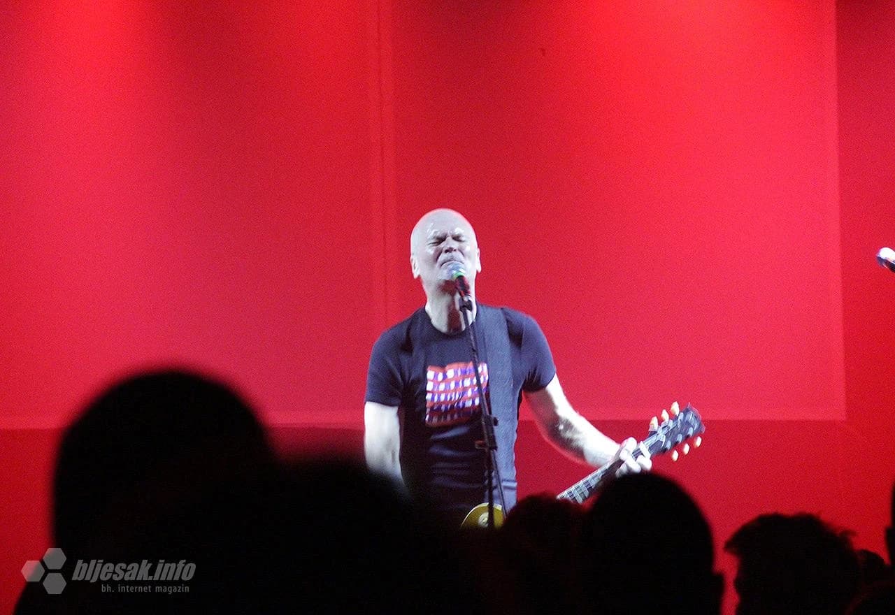 Detalj sa koncerta Damira Avdića u Mostaru