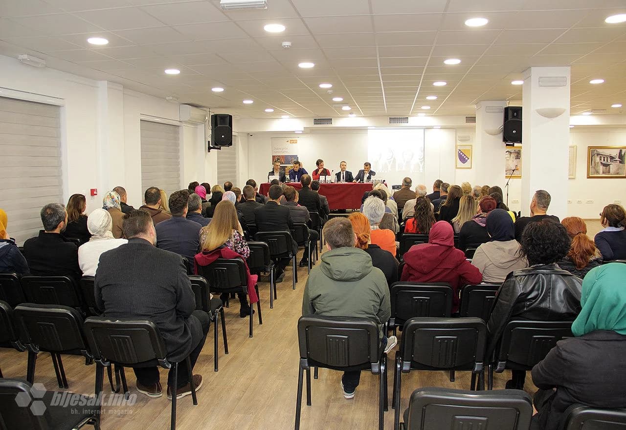 Detalj sa promocije knjige Jasmina Hodžića