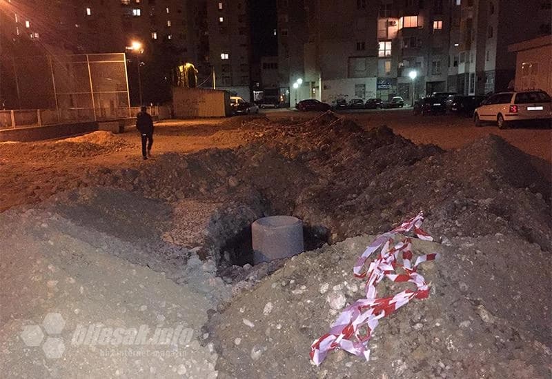 Nezaštićeno gradilište pored škole