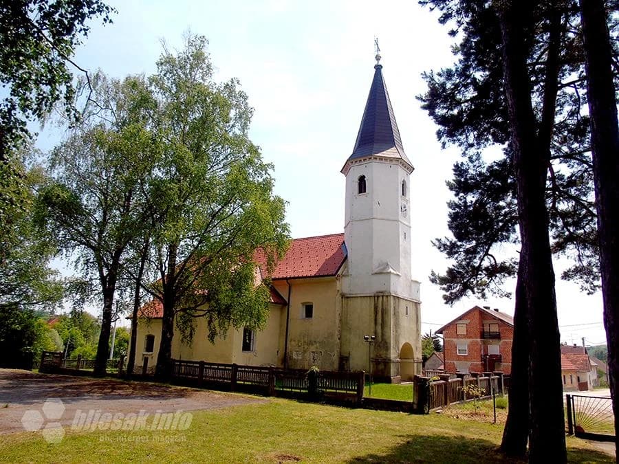 Rimokatolička crkva svetog Sixta II. u Pribiću