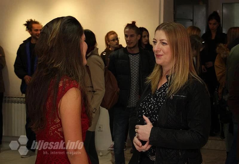 Izložba fotografija "Living five minutes at a time"