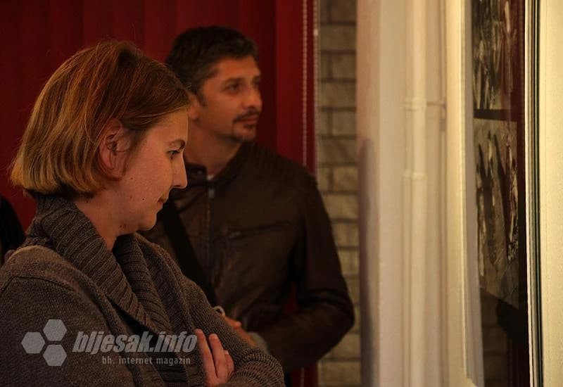 Izložba fotografija "Living five minutes at a time"