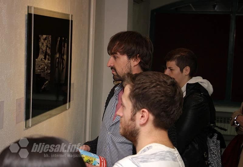 Izložba fotografija "Living five minutes at a time"