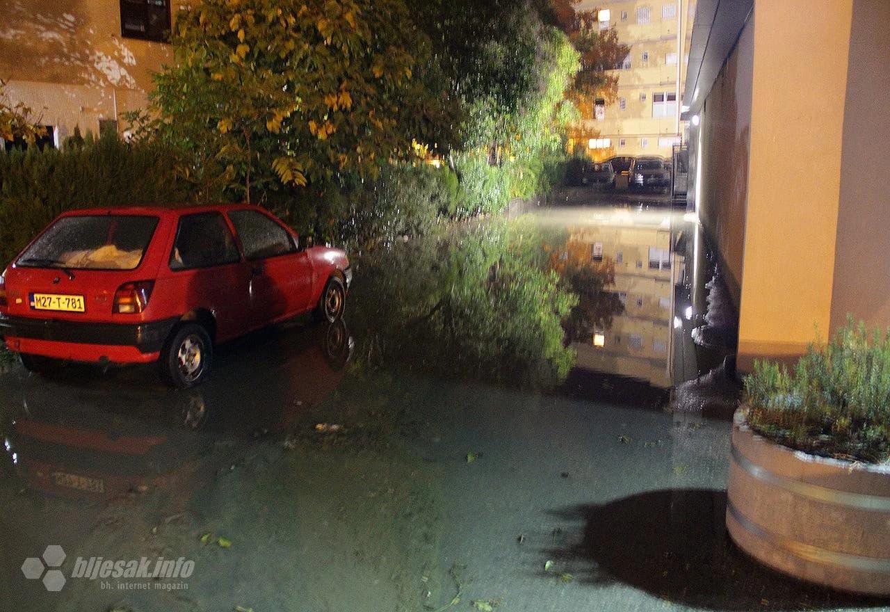 Nakon prve kiše na ulice Mostara isplivale fekalije