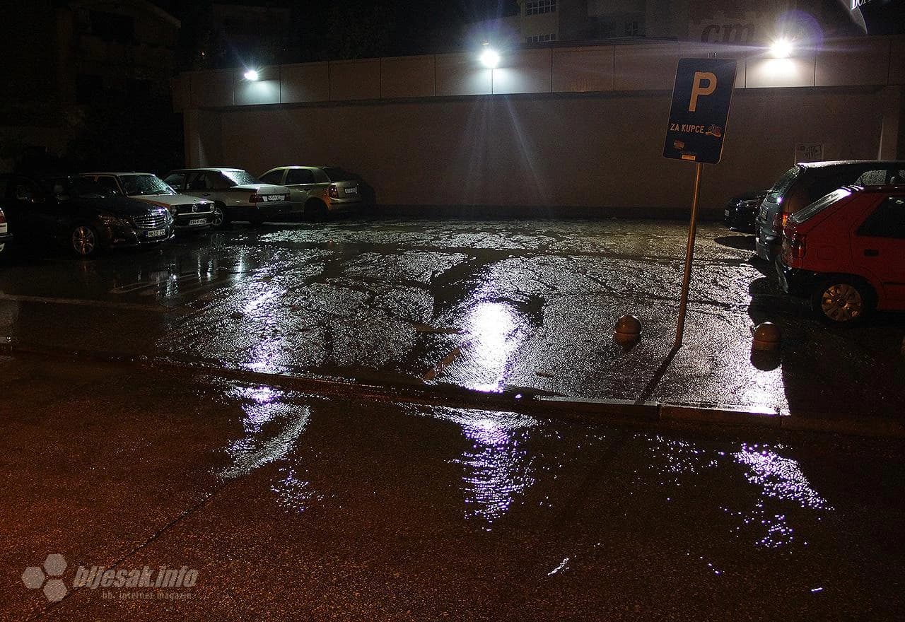 Nakon prve kiše na ulice Mostara isplivale fekalije