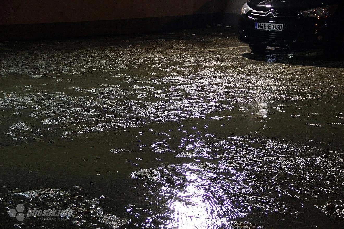 Nakon prve kiše na ulice Mostara isplivale fekalije