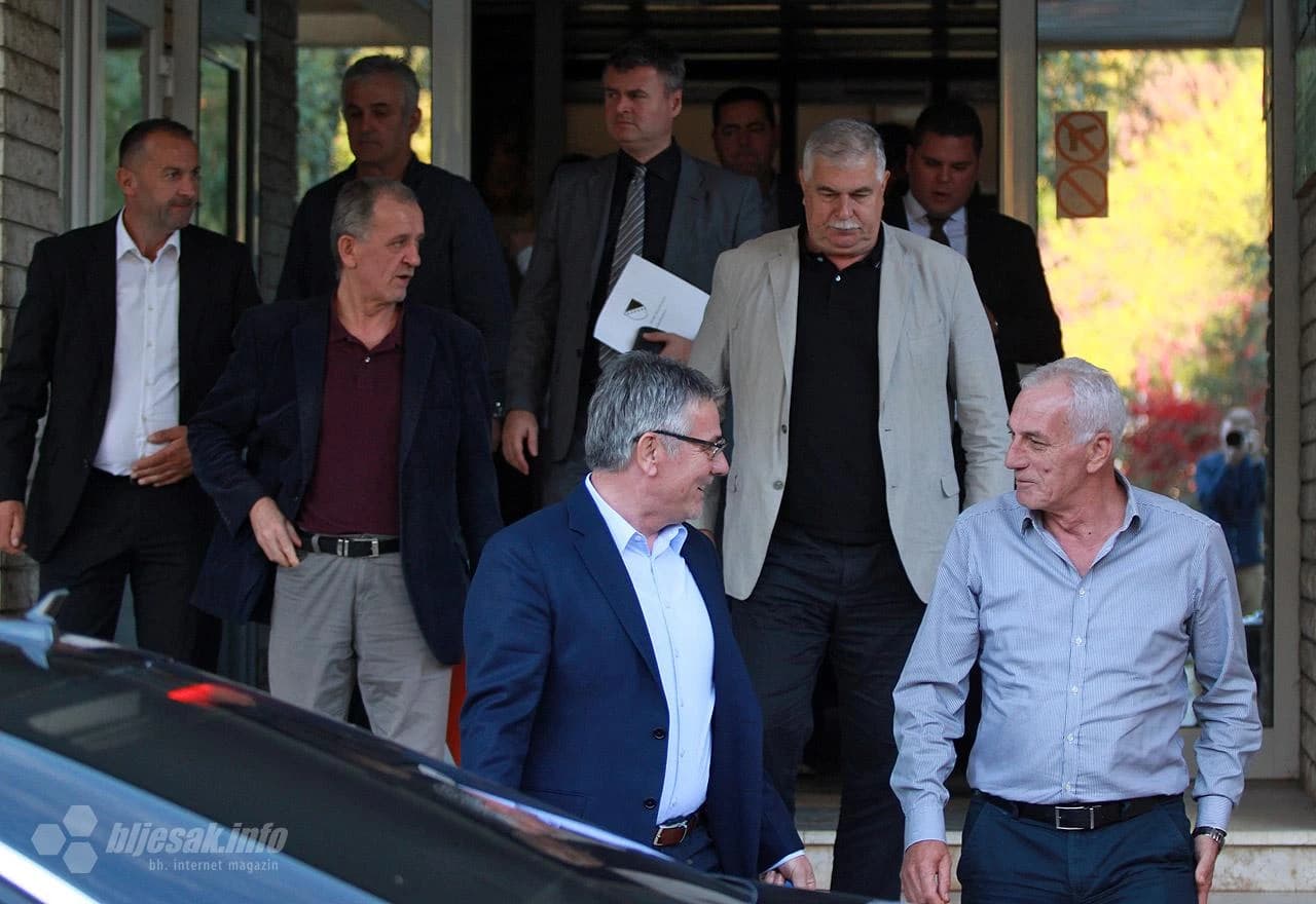 Dragan Čović na sastanku s premijerom i ministrima Vlade ŽZH