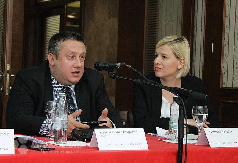 Fotelje s guščjim perjem i viski predmet nabavke