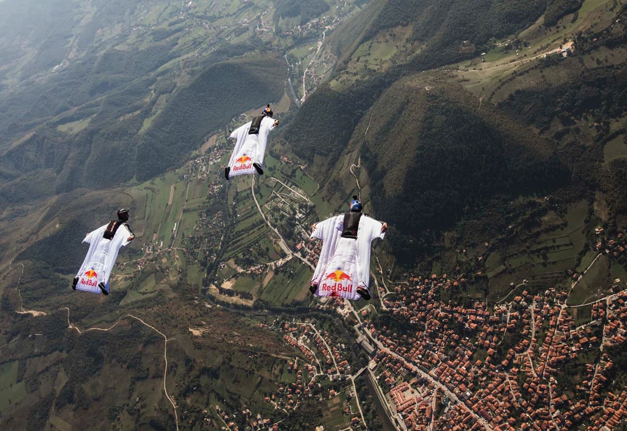 Red Bull Sky Dive tim iznad bosanskih piramida 