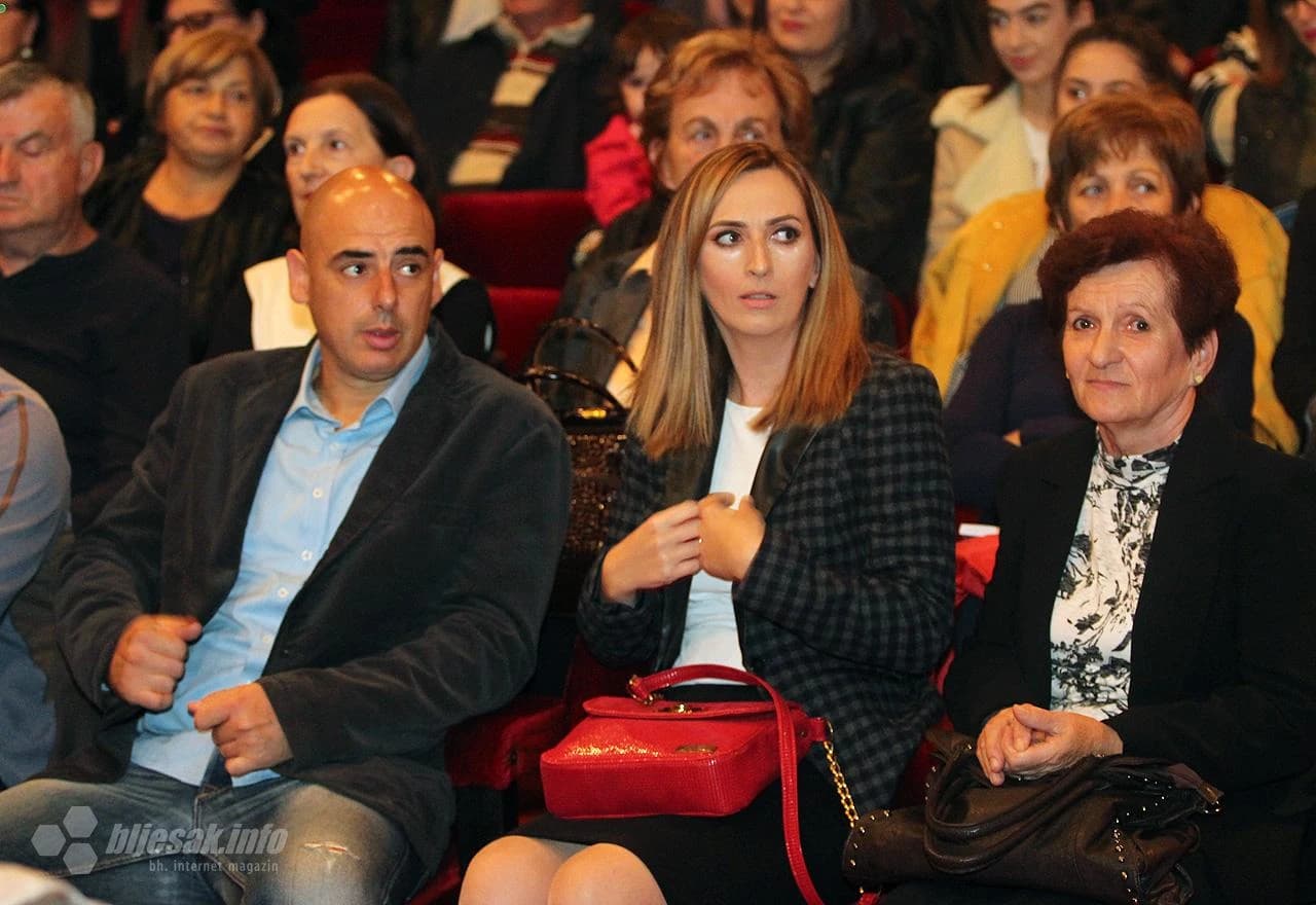 Detalj s promocije zbirke pjesama Joze Jakiše