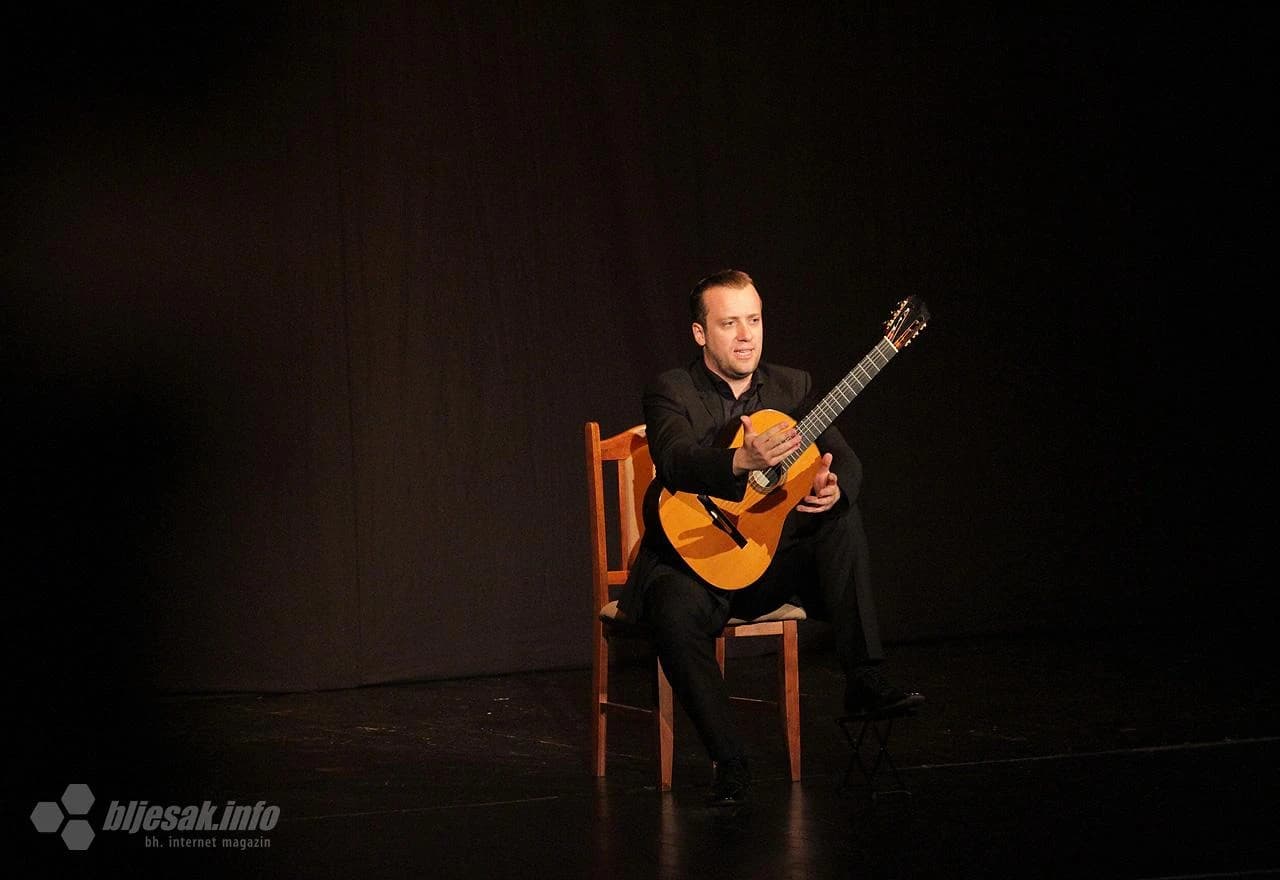 Sanel Redžić,  bh. virtuoz na gitari