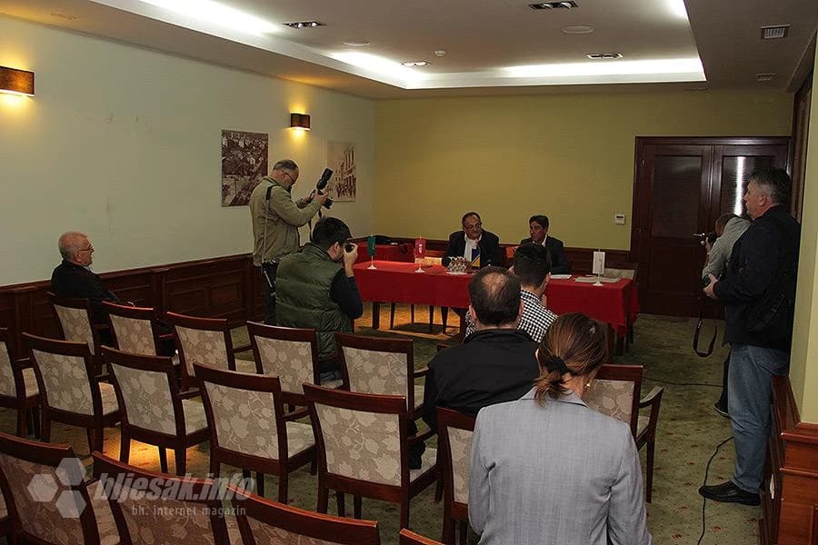 Detalj sa konferencije za medije