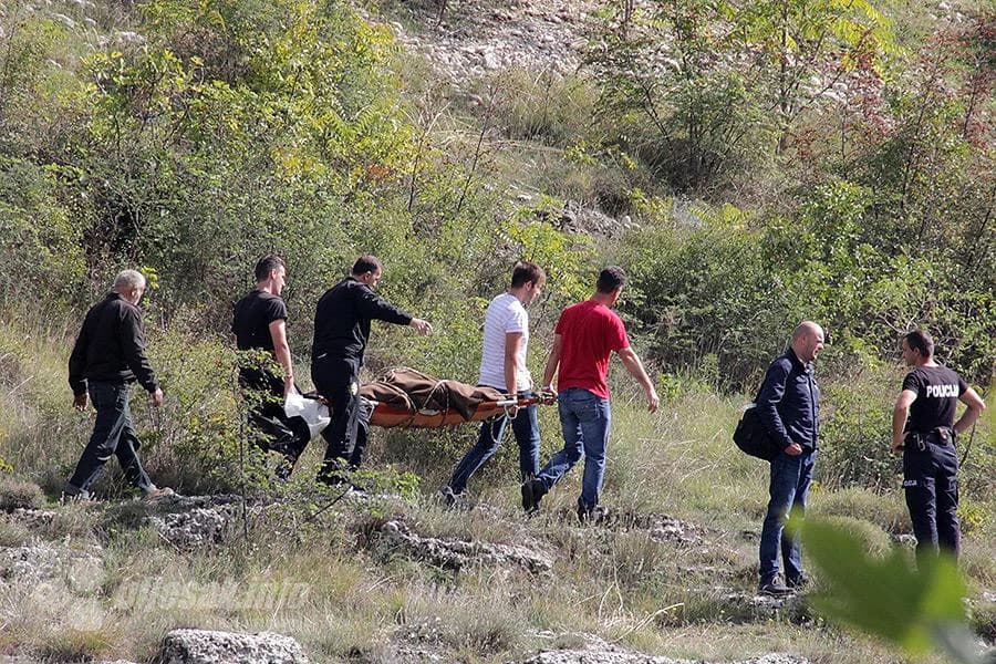 Izvlačenje utopljenika iz Neretve