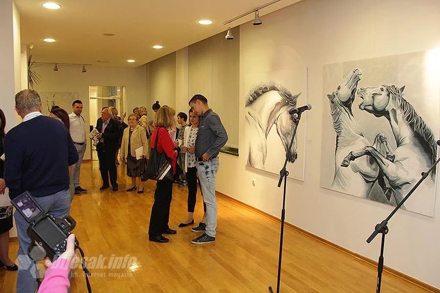 Detalj sa otvaranja izložbe Matee Brekalo