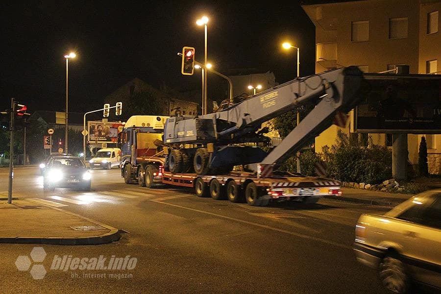Oštećeni bager 'uhvaćen' kod Doma zdravlja