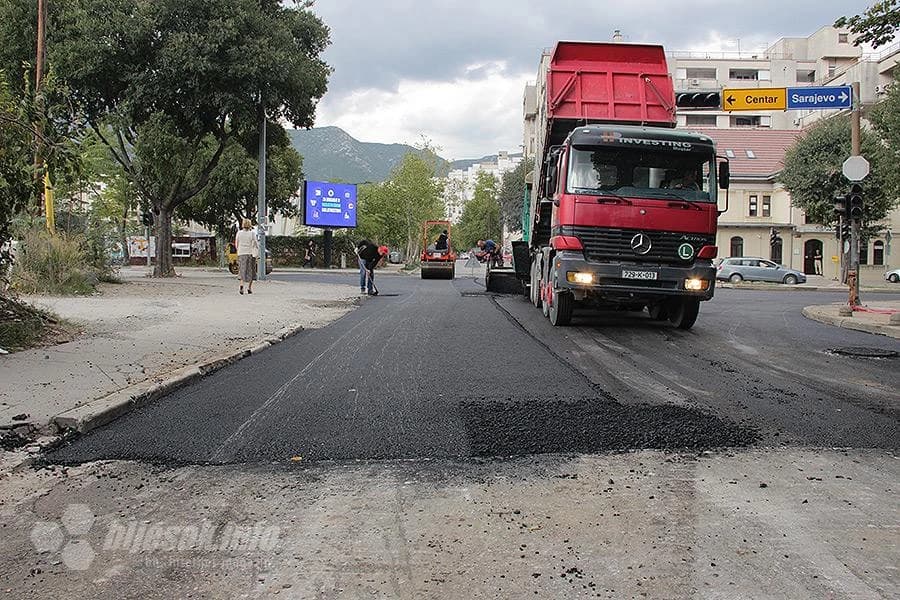 Asfaltiranje kod hotela Ero