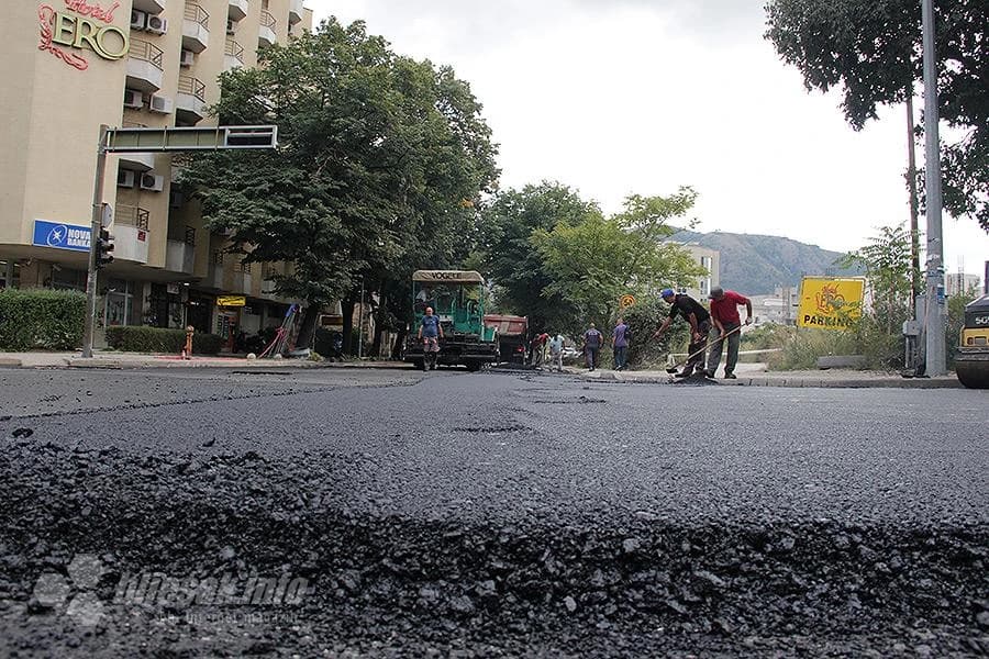 Asfaltiranje kod hotela Ero