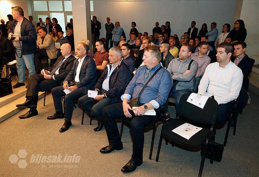 Veliki broj posjetitelja na predstavljanju knjige