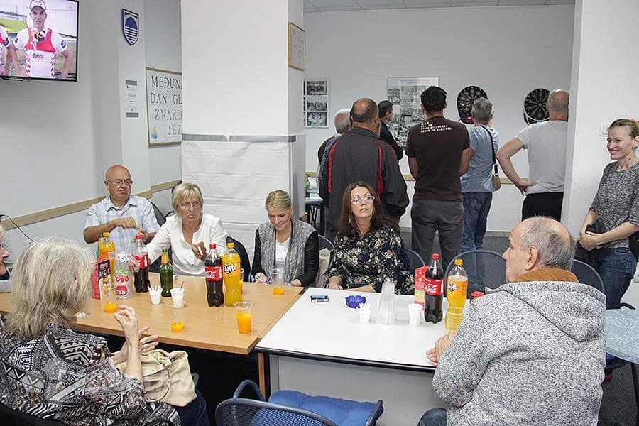 Druženje u prostorijama Udruge gluhih i nagluhih osoba 'Sluh' u Mostaru