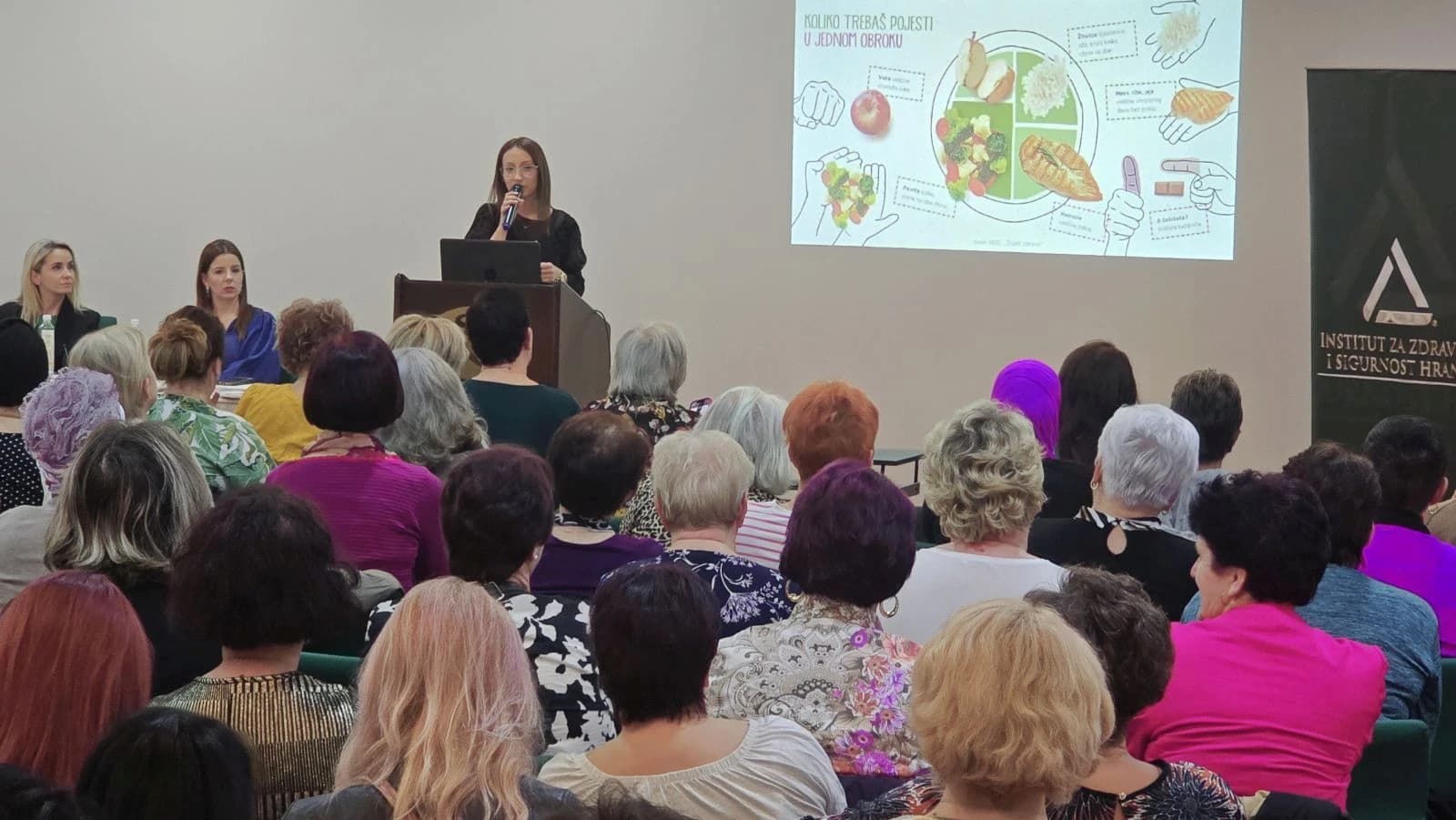 Posjetitelji predavanja "Zdrave kosti"