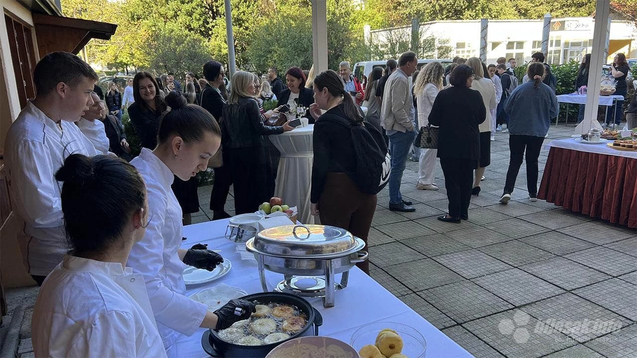  Srednjoškolci obilježili Dane kruha u Mostaru