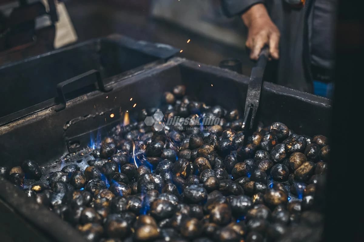 Prodaja kestena na mostarskim ulicama