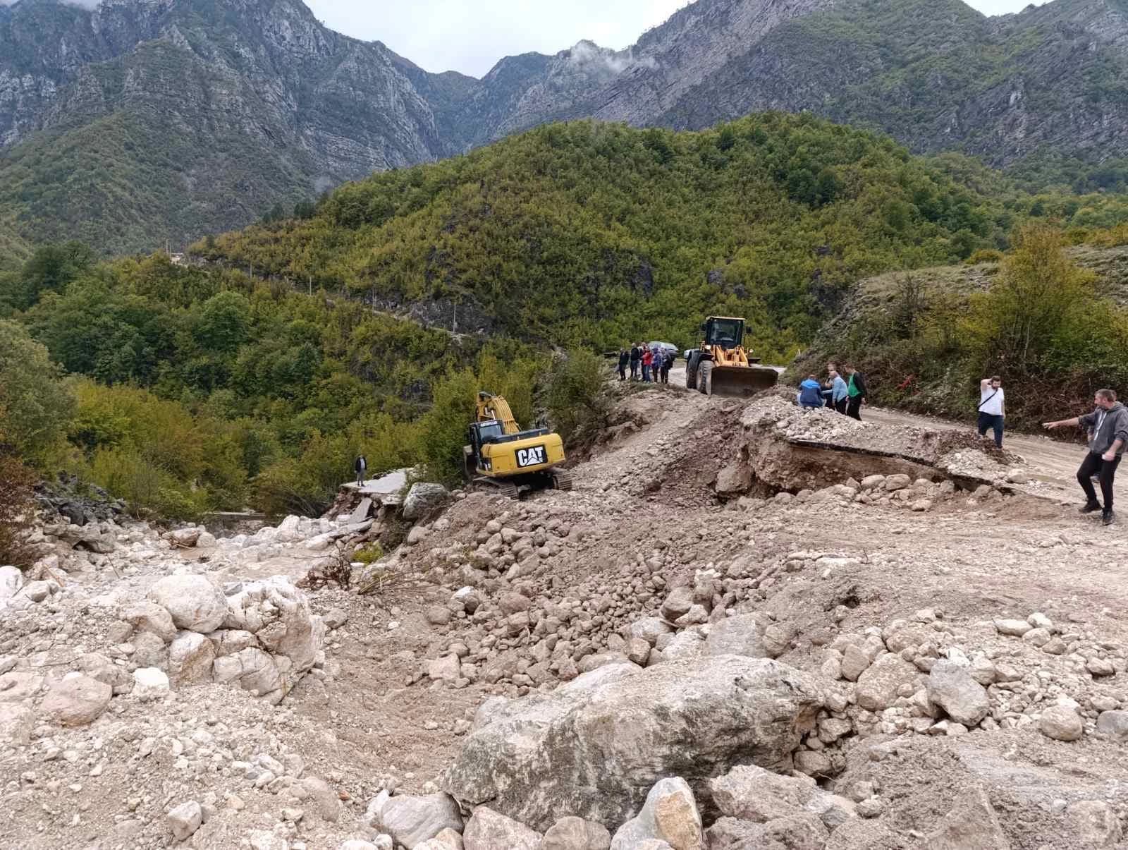 Ustupljeno portalu Bljesak.info Čišćenje u Donjoj Drežnici nakon poplava