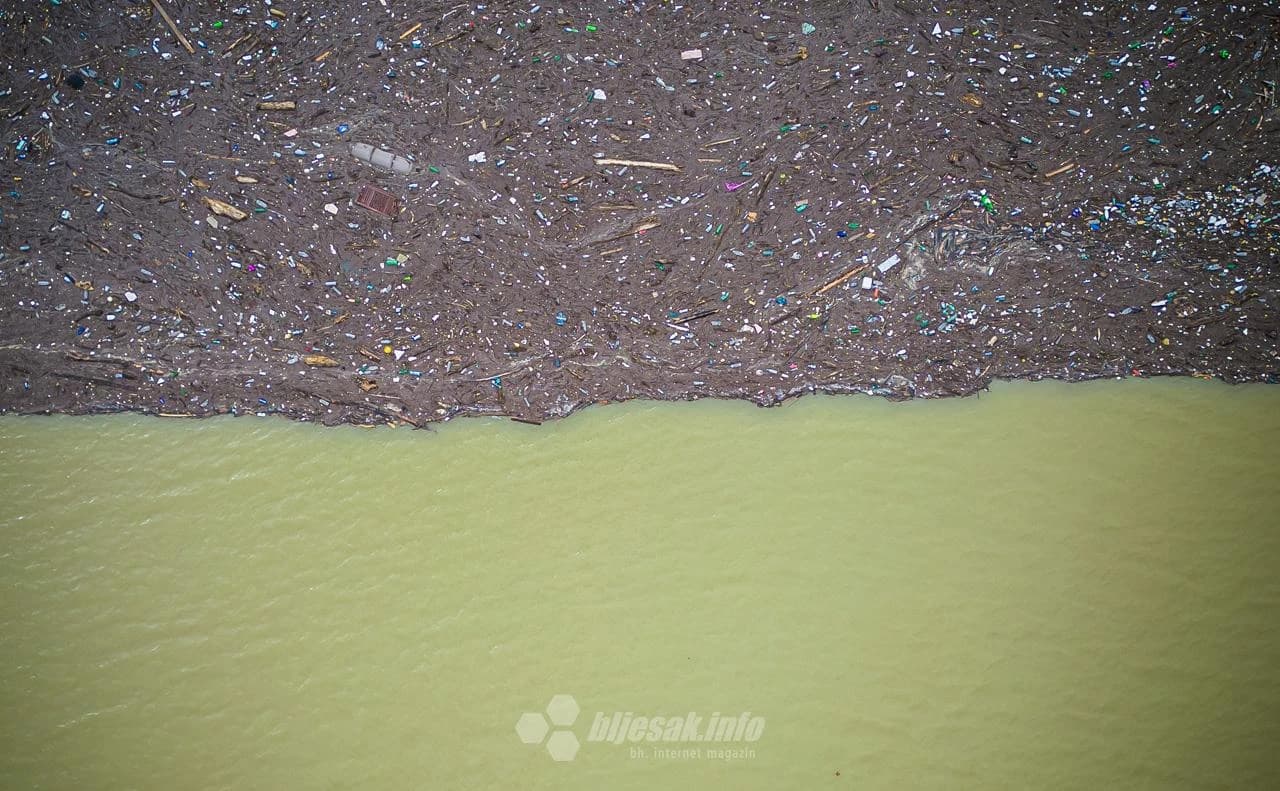 Ogromne količine otpada pred branama