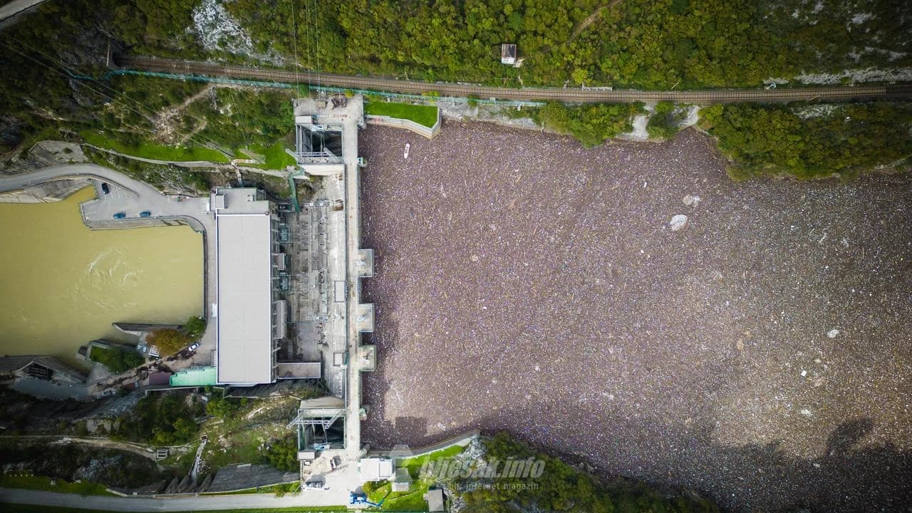 Ogromne količine otpada pred branama