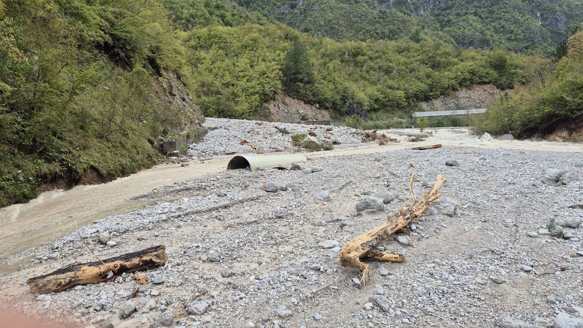 Čišćenje ceste koja vodi iz pravca Doljana