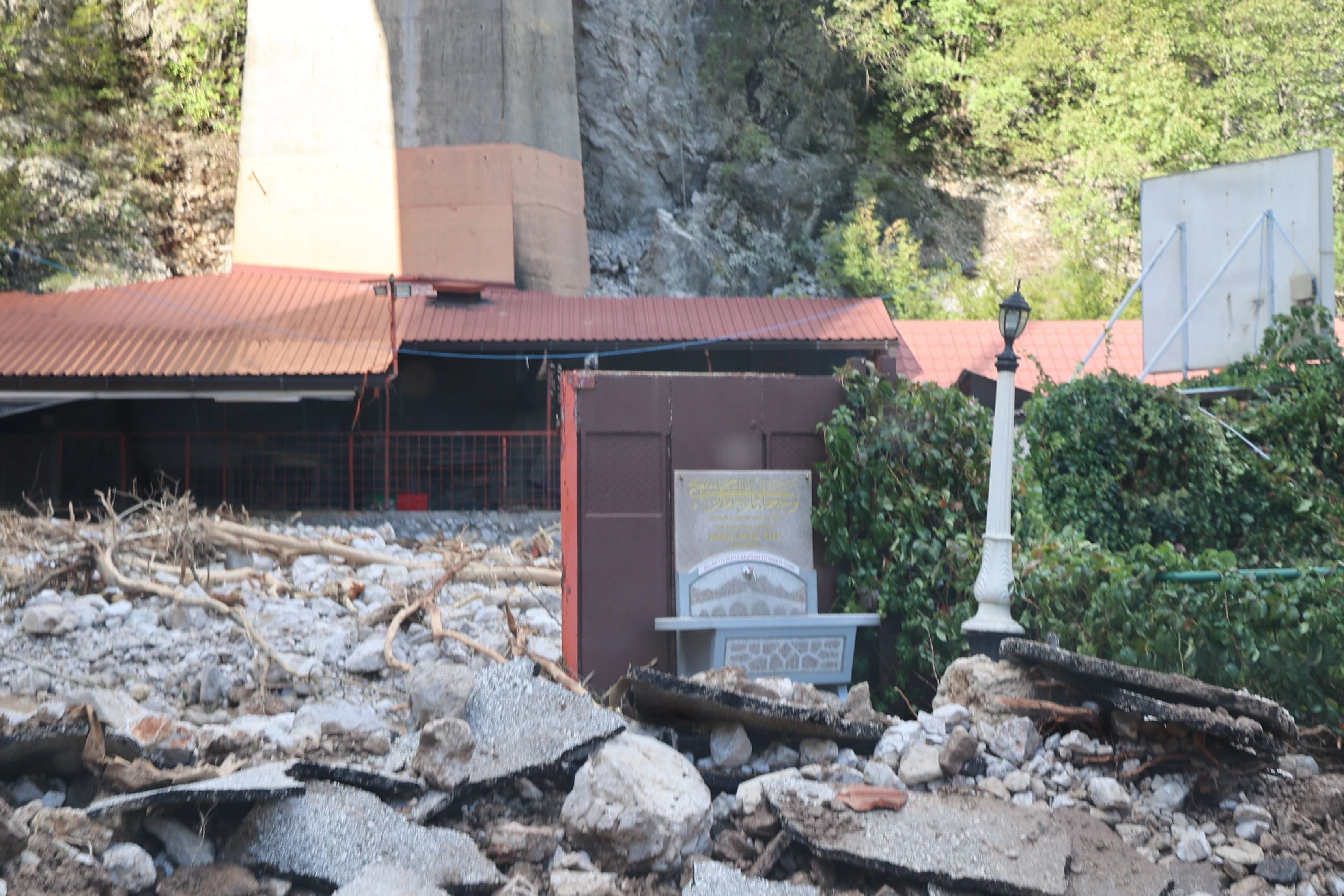 Izaslanstva Vlade FBiH i Vlade Hercegovačko-neretvanske županije obišla su područje zahvaćeno poplavama i klizištima u općini Jablanica.