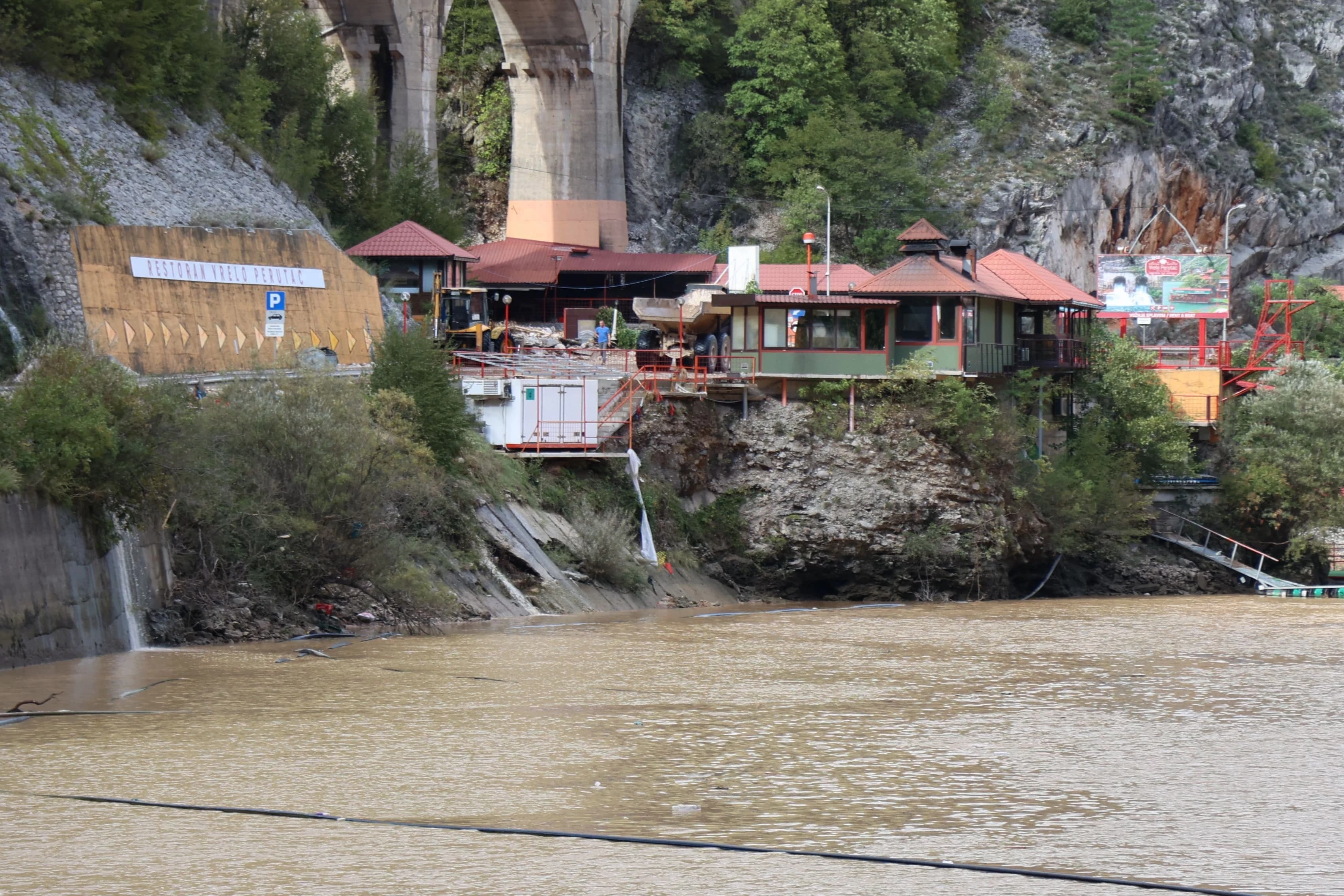 Izaslanstva Vlade FBiH i Vlade Hercegovačko-neretvanske županije obišla su područje zahvaćeno poplavama i klizištima u općini Jablanica.