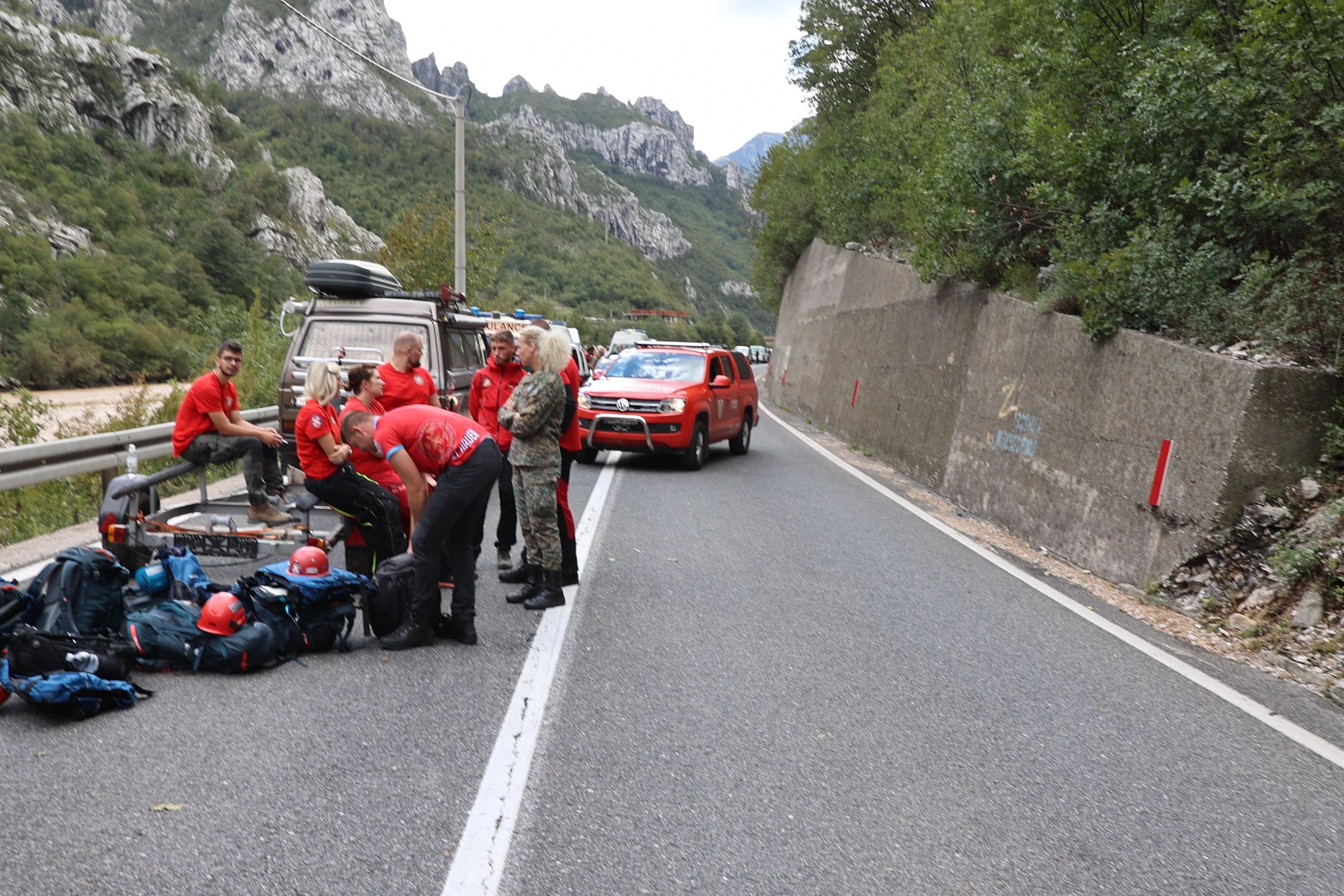 Izaslanstva Vlade FBiH i Vlade Hercegovačko-neretvanske županije obišla su područje zahvaćeno poplavama i klizištima u općini Jablanica.