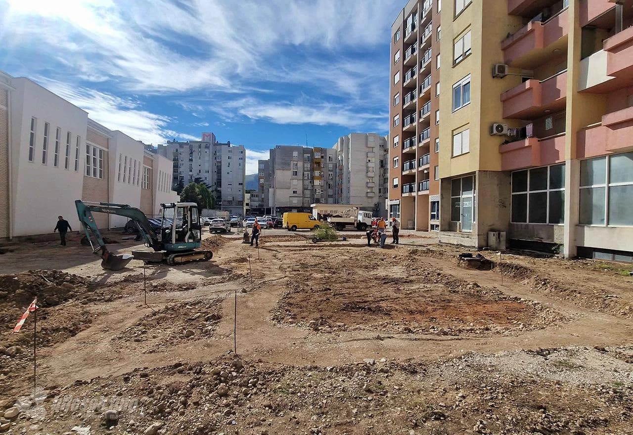 Radovi na izgradnji parkinga u Centru 2