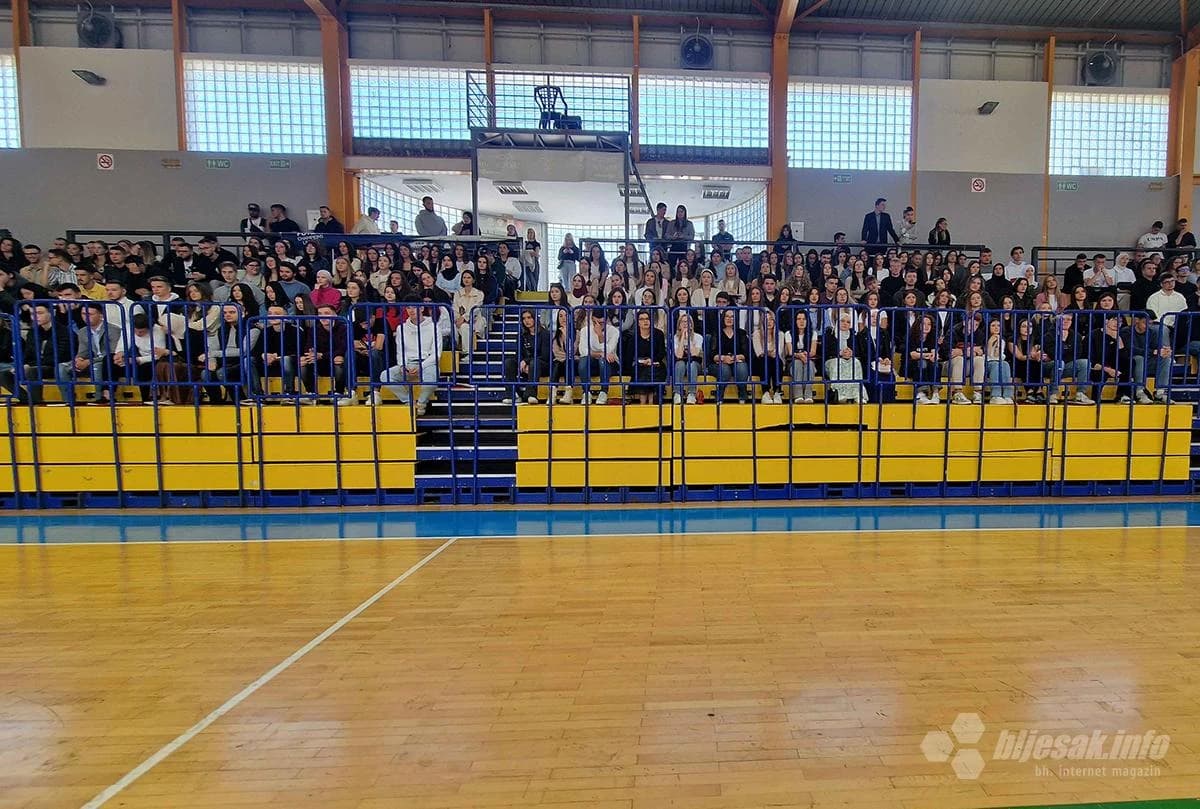 Brucoški sat na Univerzitetu Džemal Bijedić