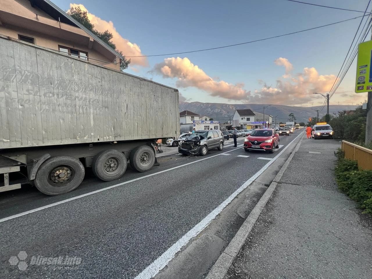 Mostar: Sudar kamiona i osobnog vozila 