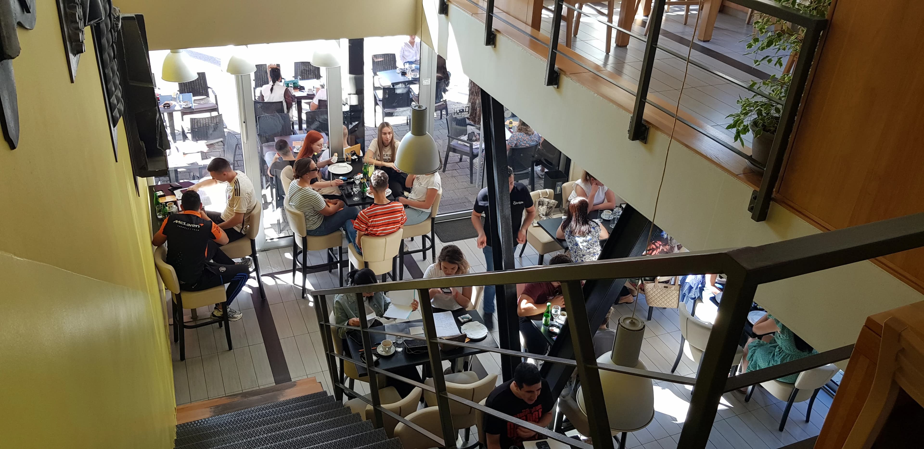 Prodaja caffe pizzerije i poslovnog prostora u centru Mostara