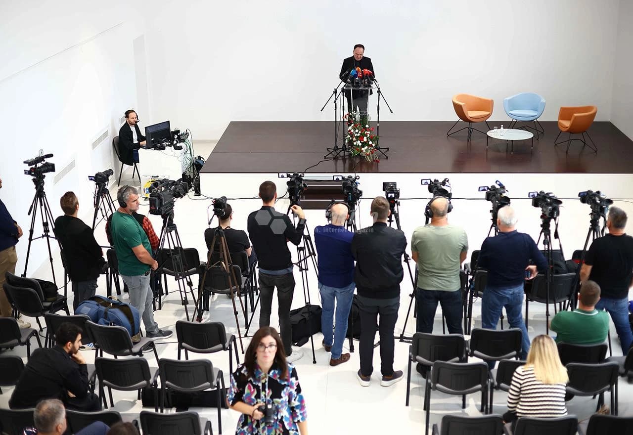 Biskup pred medijima