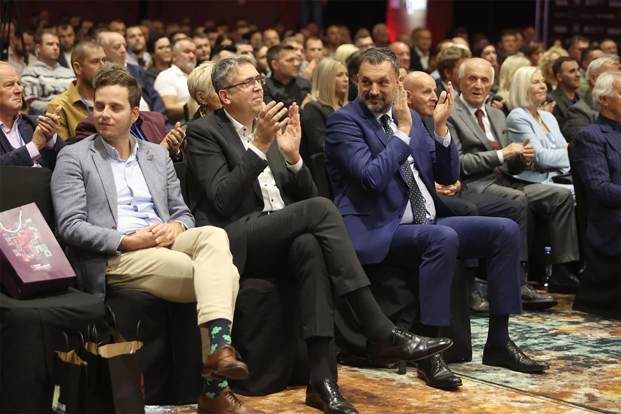 Otvoren Simposar 2024., Nikšić uručio priznanja legendama Veleža