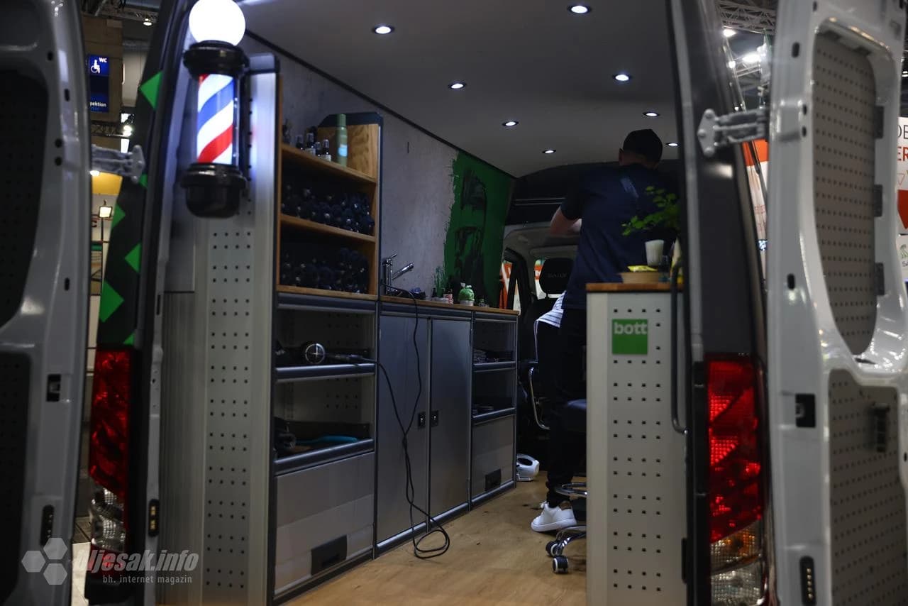 Mobilni frizerski salon promoviran na sajmu komercijalnih vozila u Hannoveru