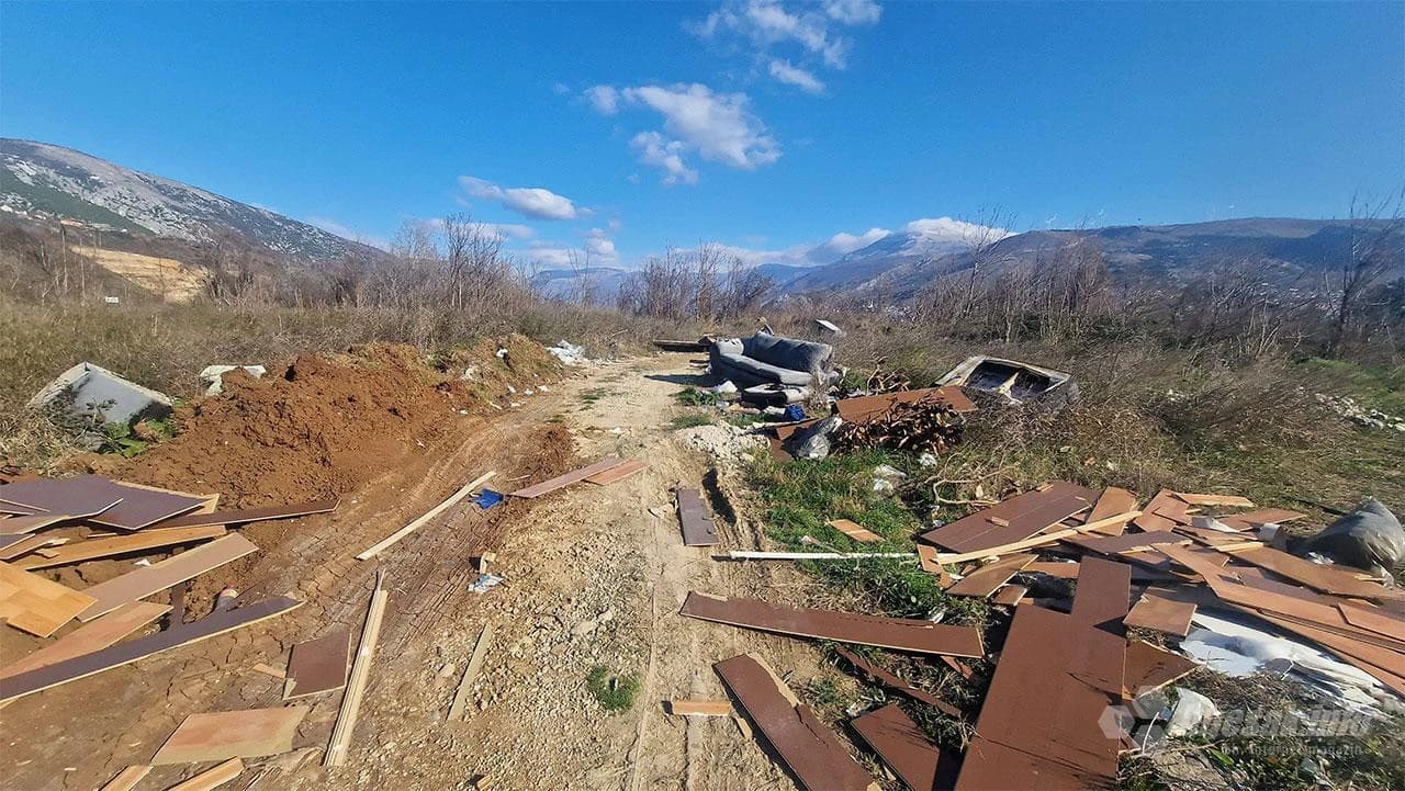 Divlja deponija na kopu Vihovići