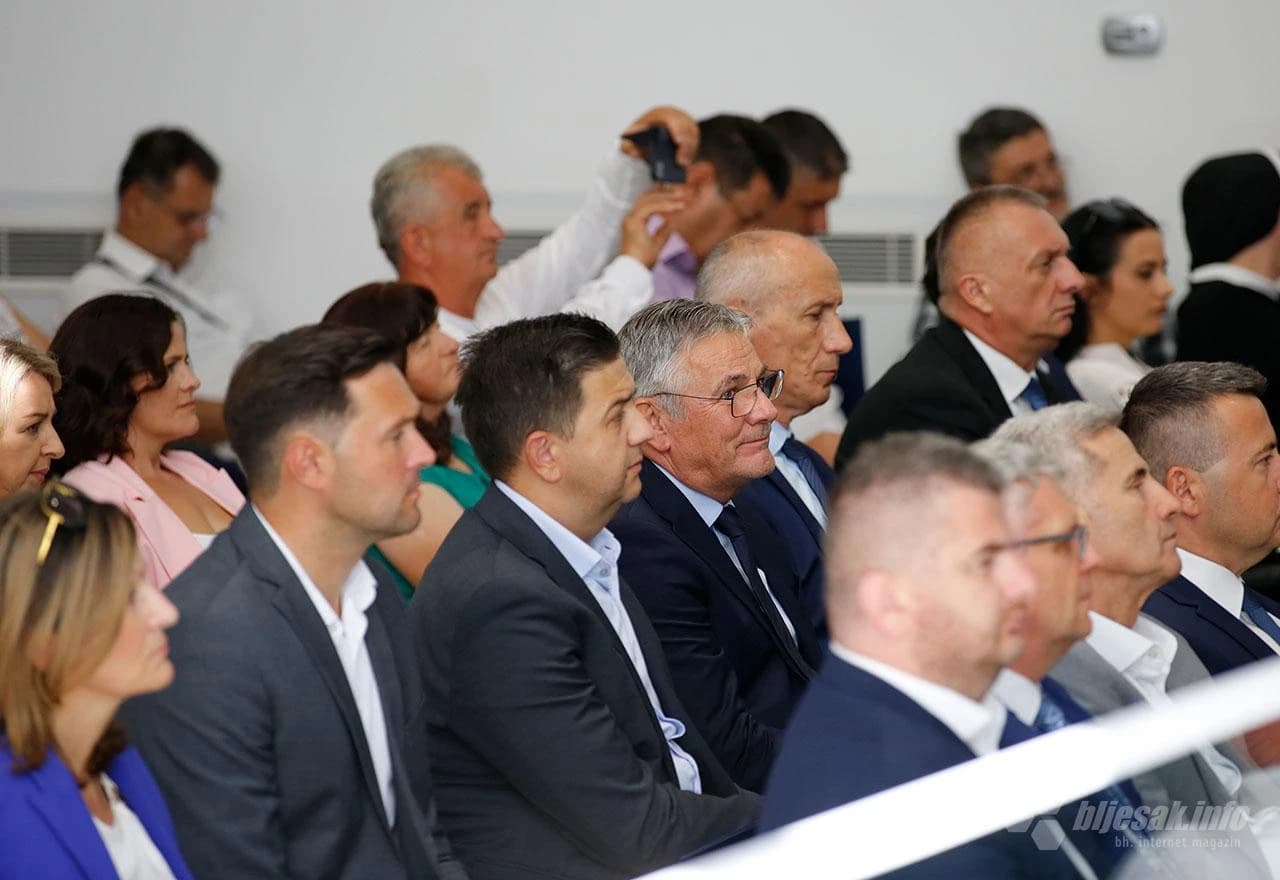 Uzvanici i neki od dobitnika pomoći iz Hrvatske