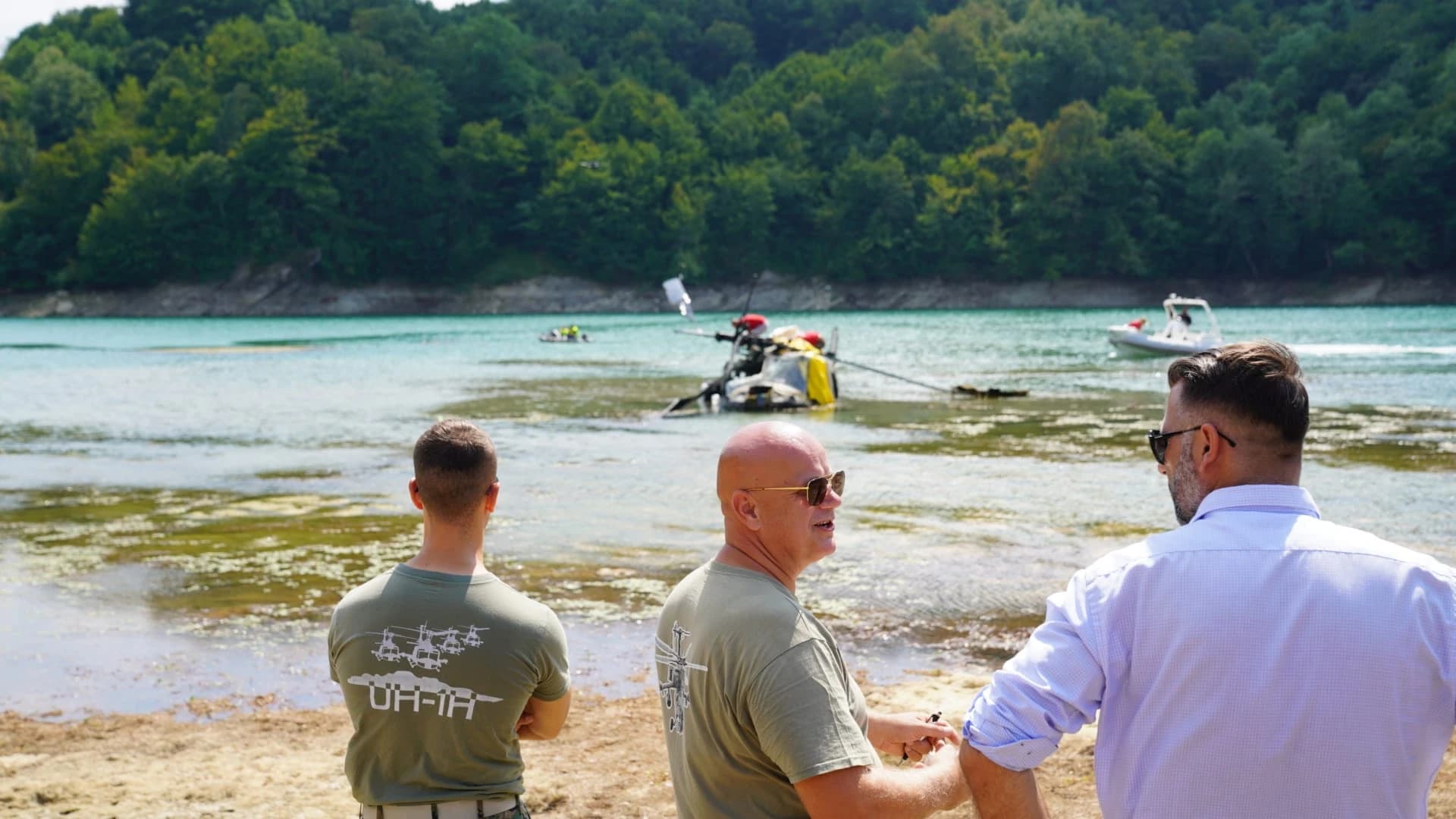 Izvlačenje helikoptera OS BiH iz Jablaničkog jezera