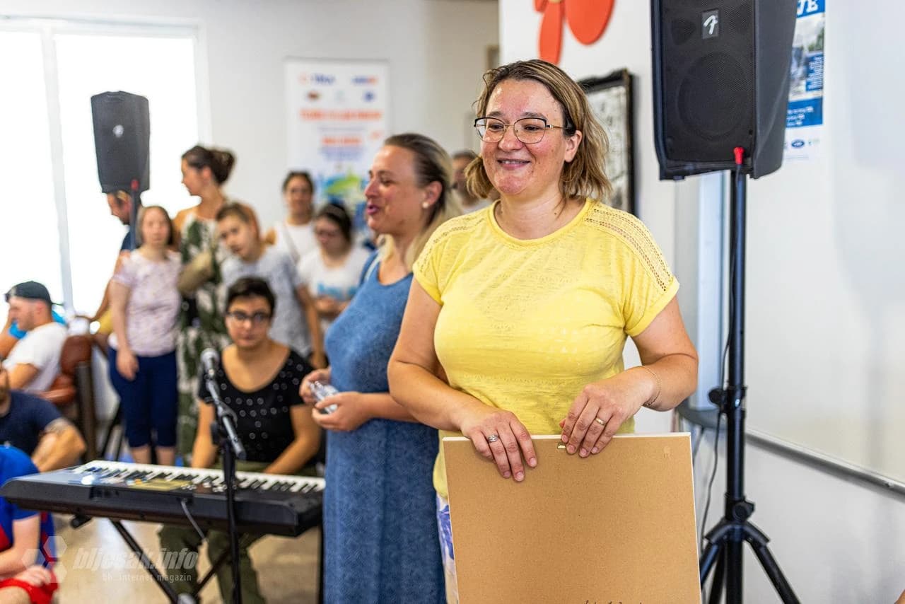 Francuska automoblistička karavana posjetila Centar Los Rosales