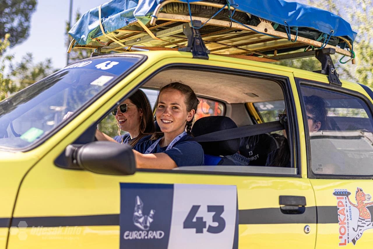 Francuska automoblistička karavana posjetila Centar Los Rosales