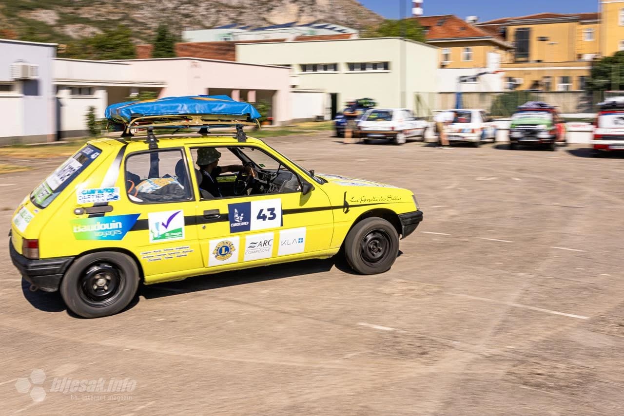 Francuska automoblistička karavana posjetila Centar Los Rosales