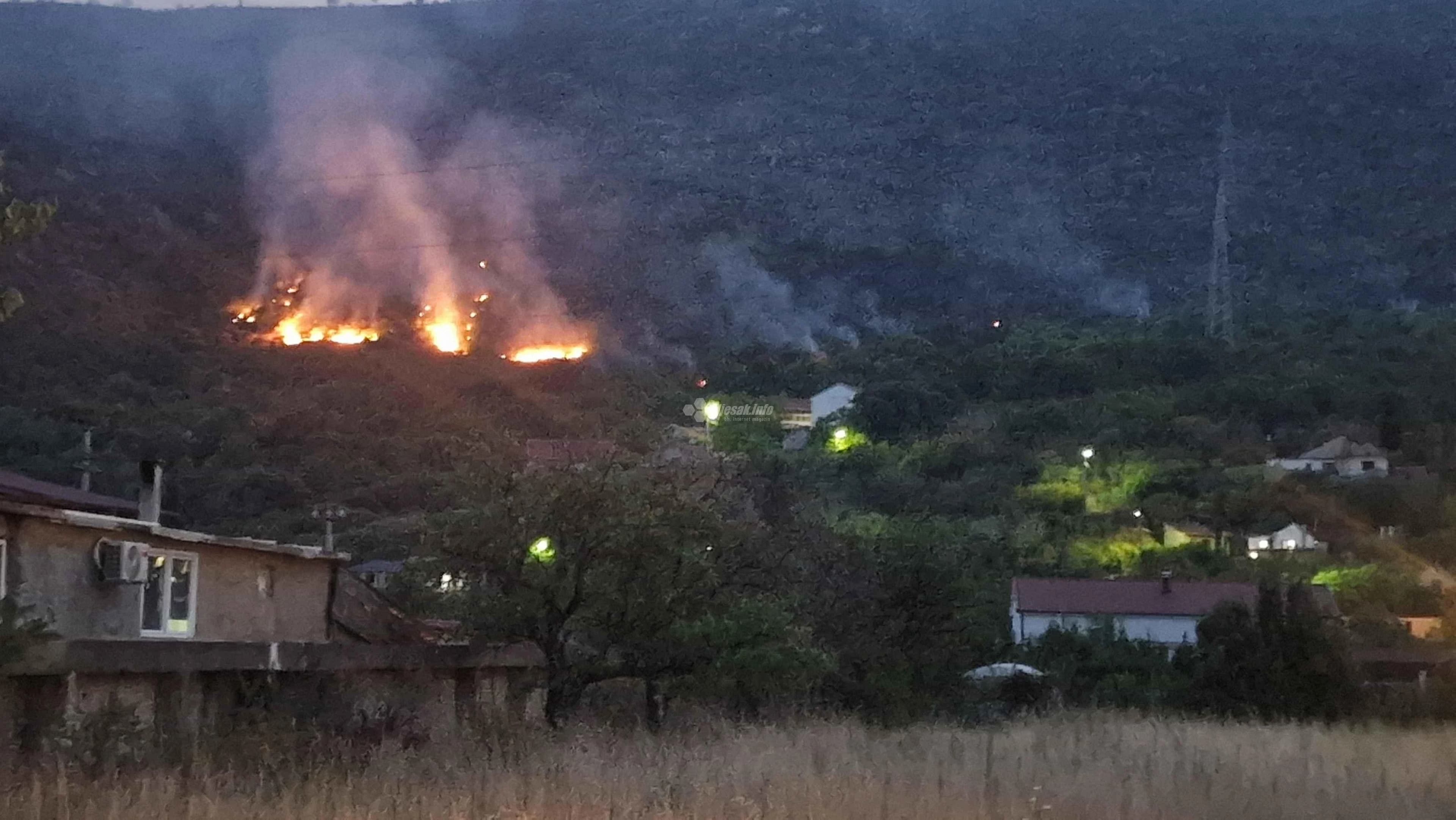 Požar u Jasenici ušao u noć, brane se kuće