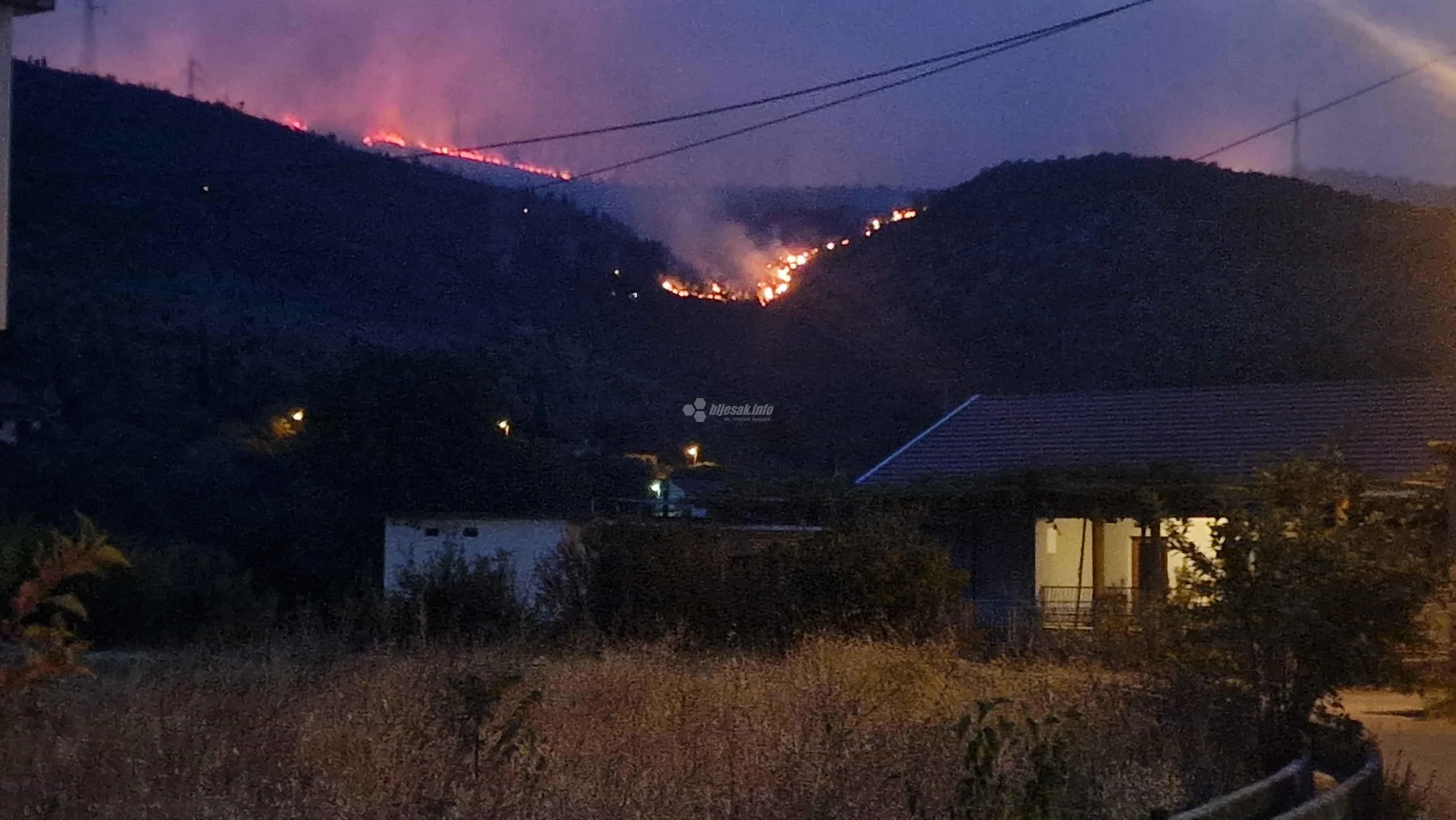 Požar u Jasenici ušao u noć, brane se kuće